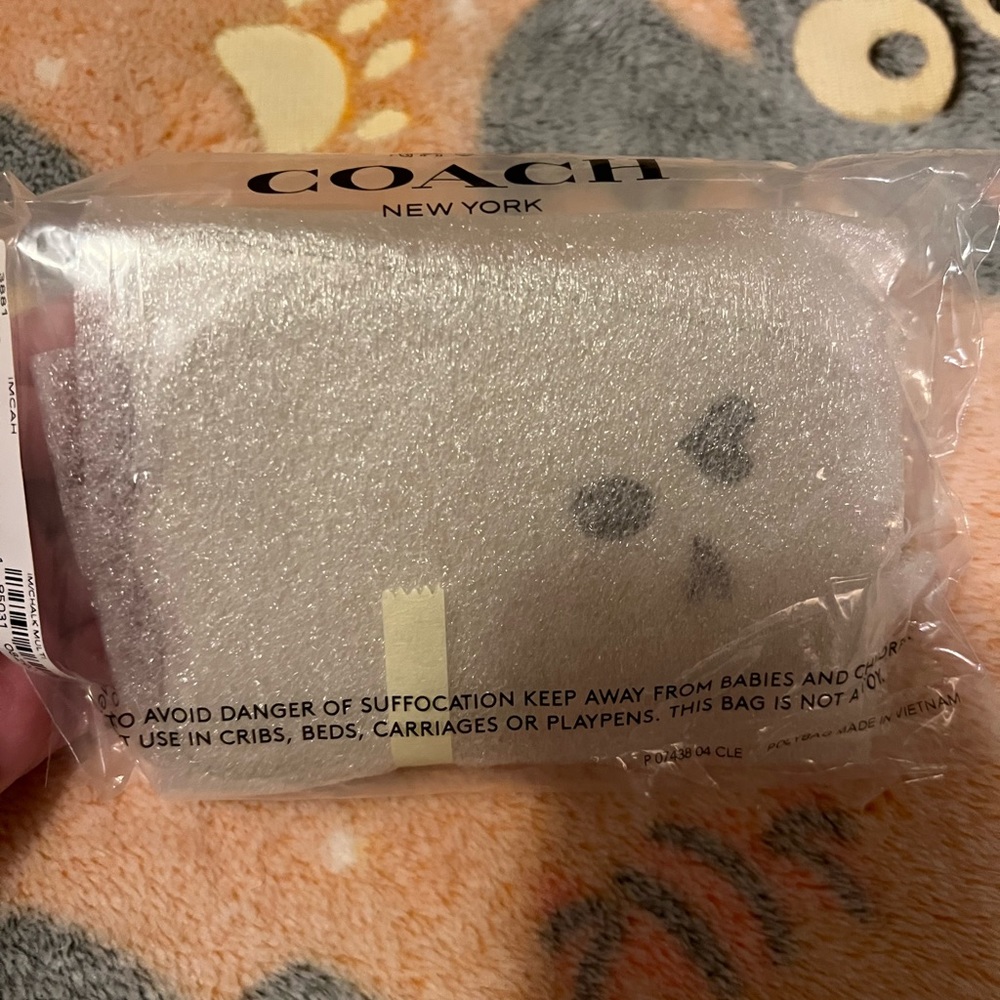 Coach Ghost Coin Case ๐ป ๐ - Picture 3 of 7